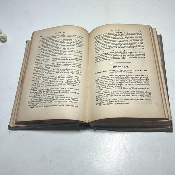 Vintage hardcover book Oliver Twist by Dickens - Picture 4 of 7